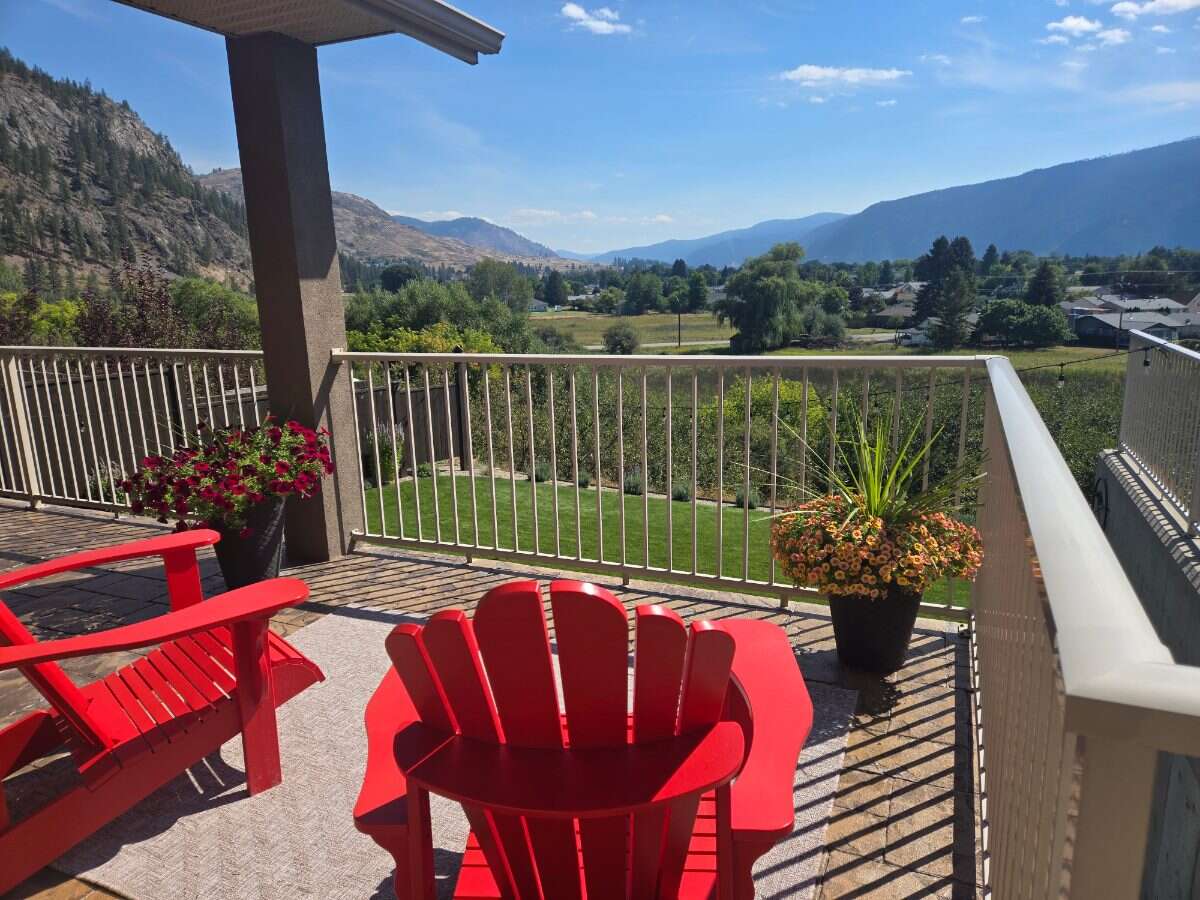 Stunning 5 bedroom 3 bath home in Grand Forks, BC