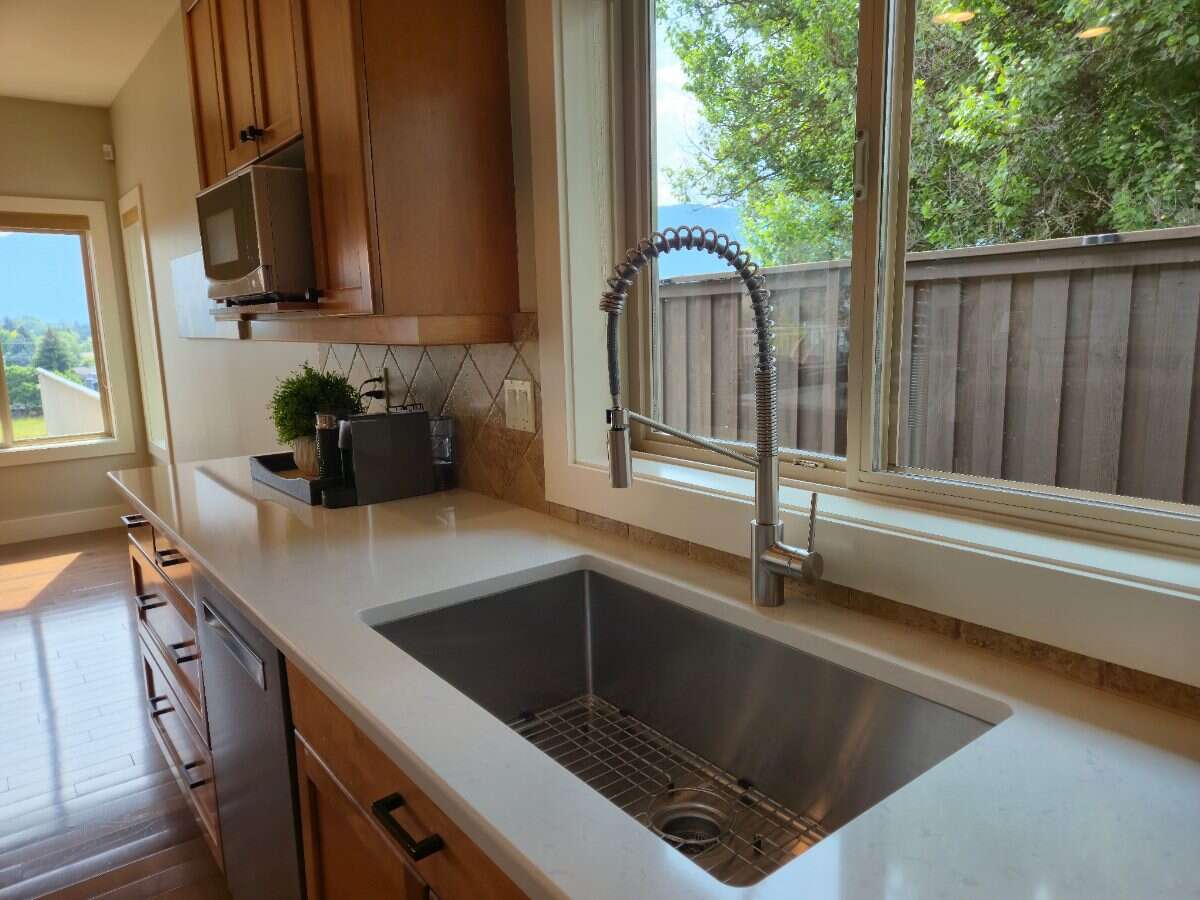 Stunning 5 bedroom 3 bath home in Grand Forks, BC