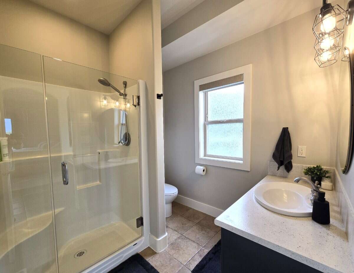 Stunning 5 bedroom 3 bath home in Grand Forks, BC