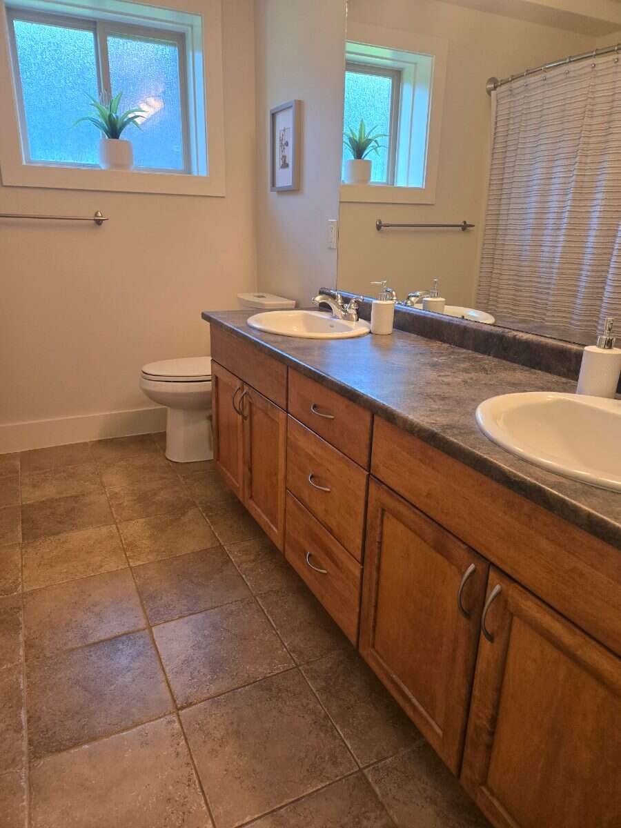 Stunning 5 bedroom 3 bath home in Grand Forks, BC
