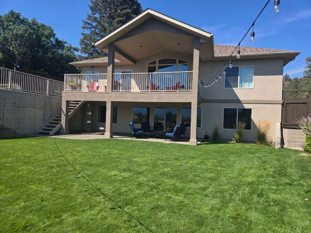 Stunning 5 bedroom 3 bath home in Grand Forks, BC