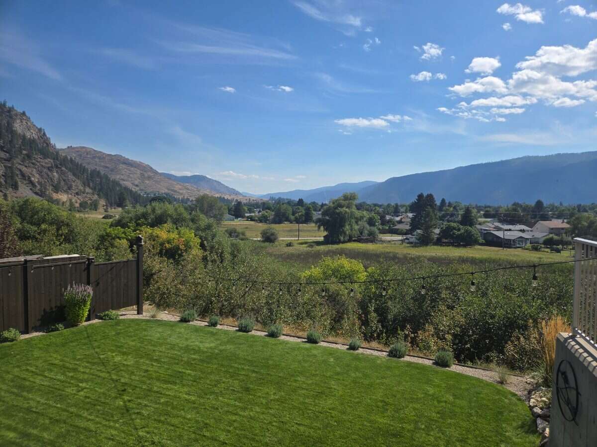 Stunning 5 bedroom 3 bath home in Grand Forks, BC