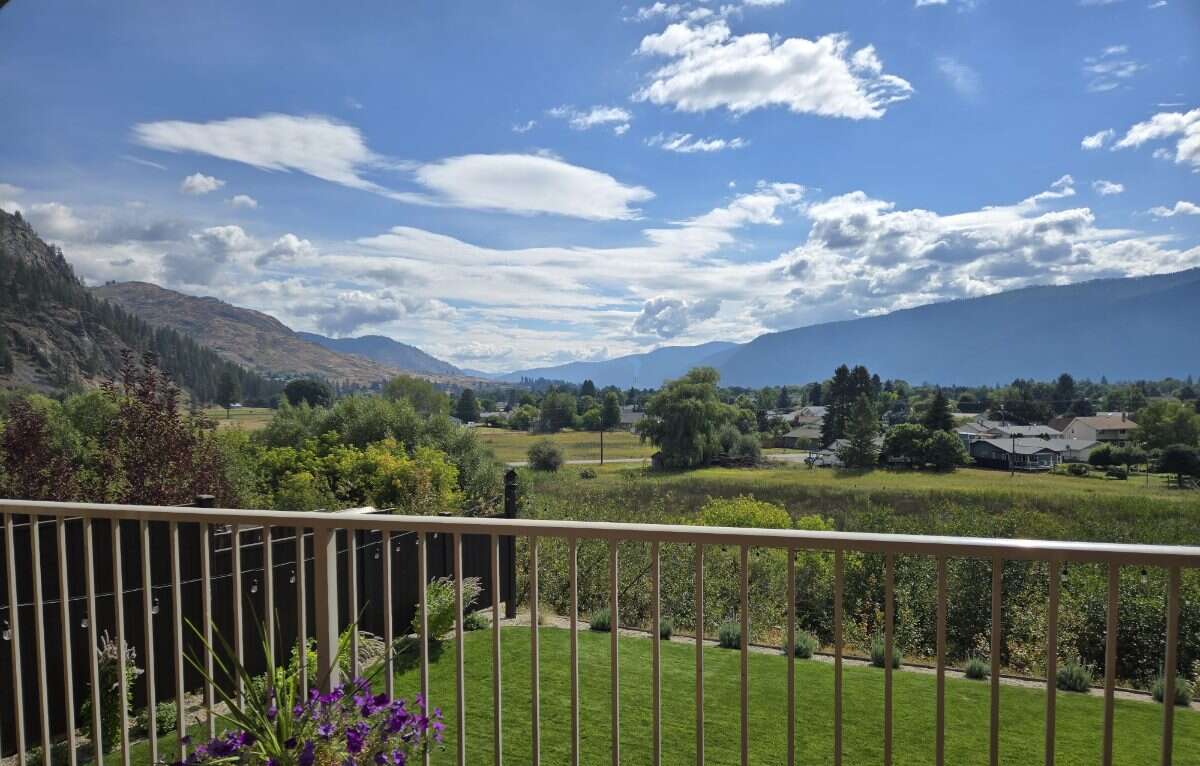 Stunning 5 bedroom 3 bath home in Grand Forks, BC