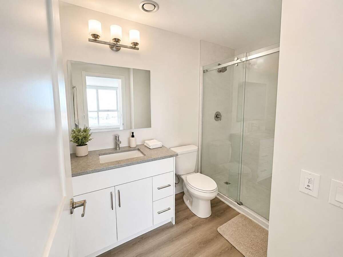 Master ensuite bathroom