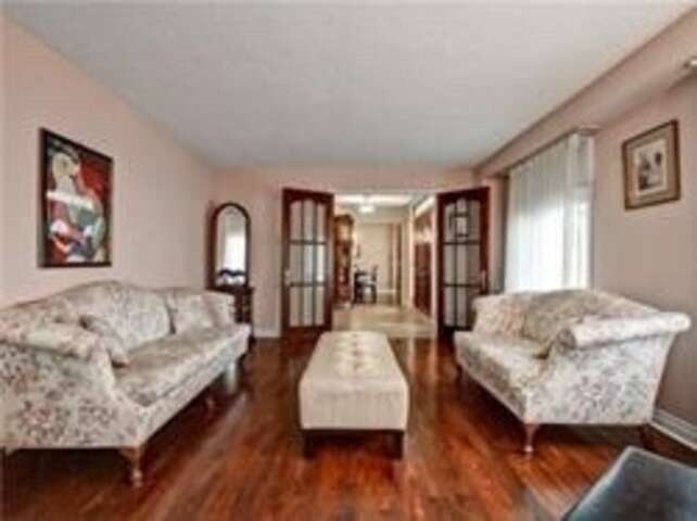 4+2 Bedrooms detached excellent locations