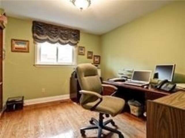 4+2 Bedrooms detached excellent locations
