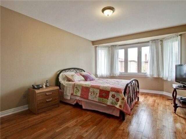 4+2 Bedrooms detached excellent locations
