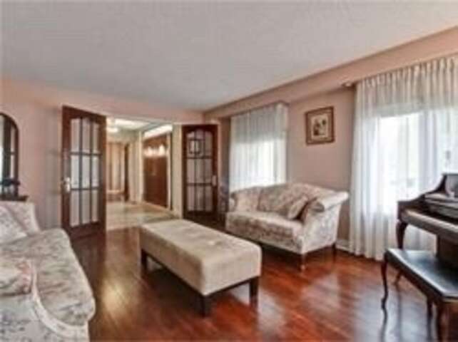 4+2 Bedrooms detached excellent locations