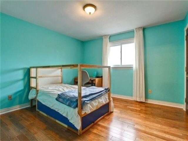 4+2 Bedrooms detached excellent locations
