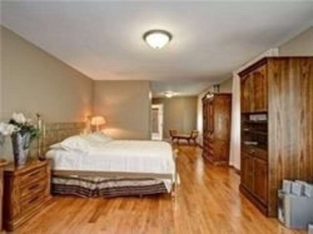 4+2 Bedrooms detached excellent locations