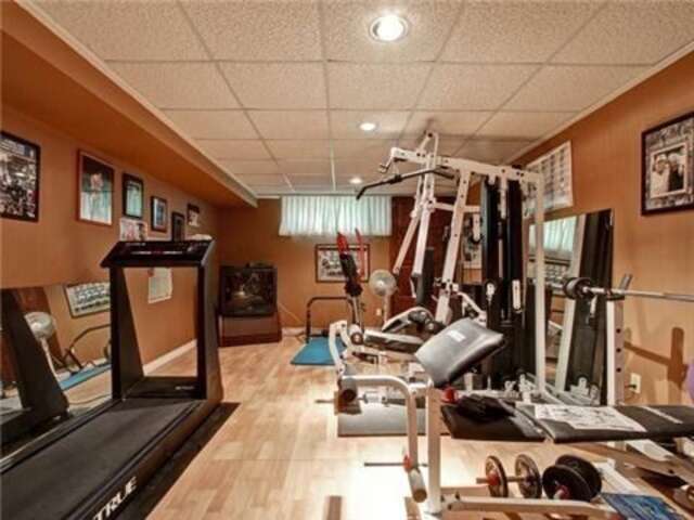 4+2 Bedrooms detached excellent locations