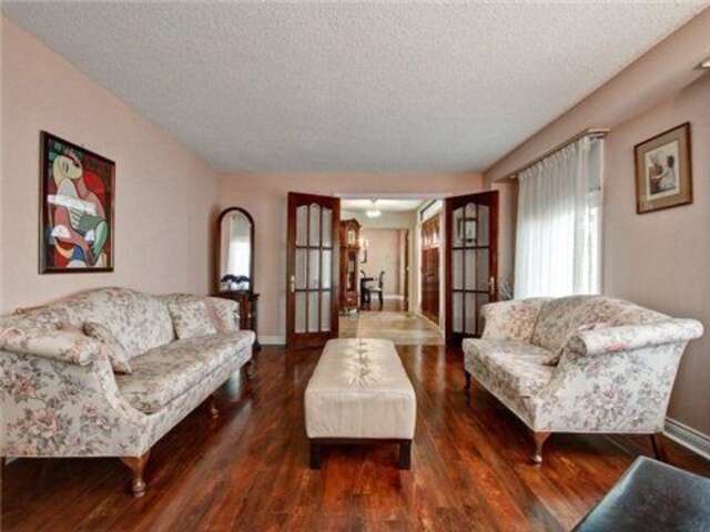 4+2 Bedrooms detached excellent locations