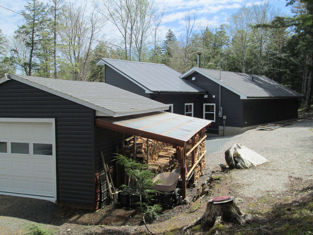 Forest and lakefront privacy!