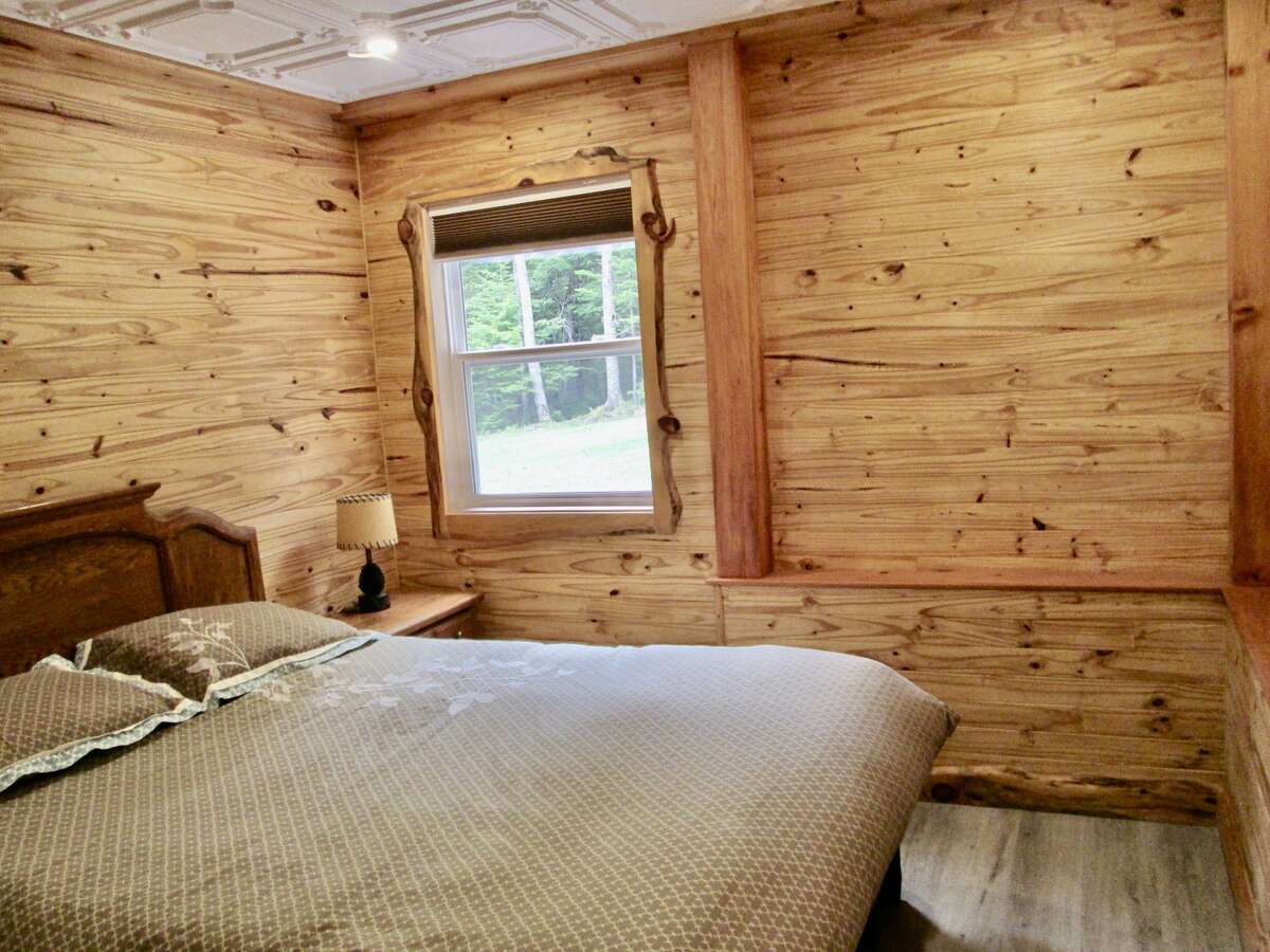Forest and lakefront privacy!