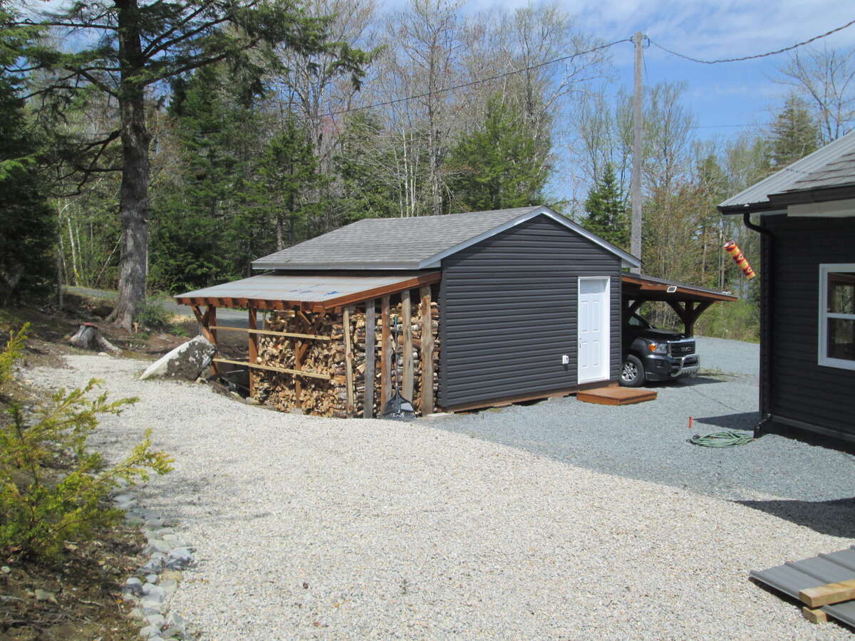 Forest and lakefront privacy!