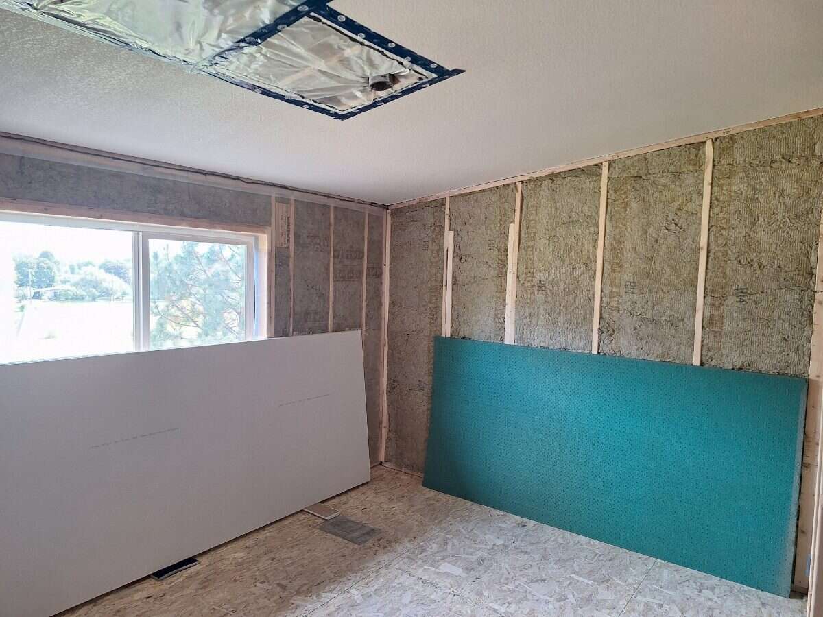 Premium Location! Rental Suite Income!