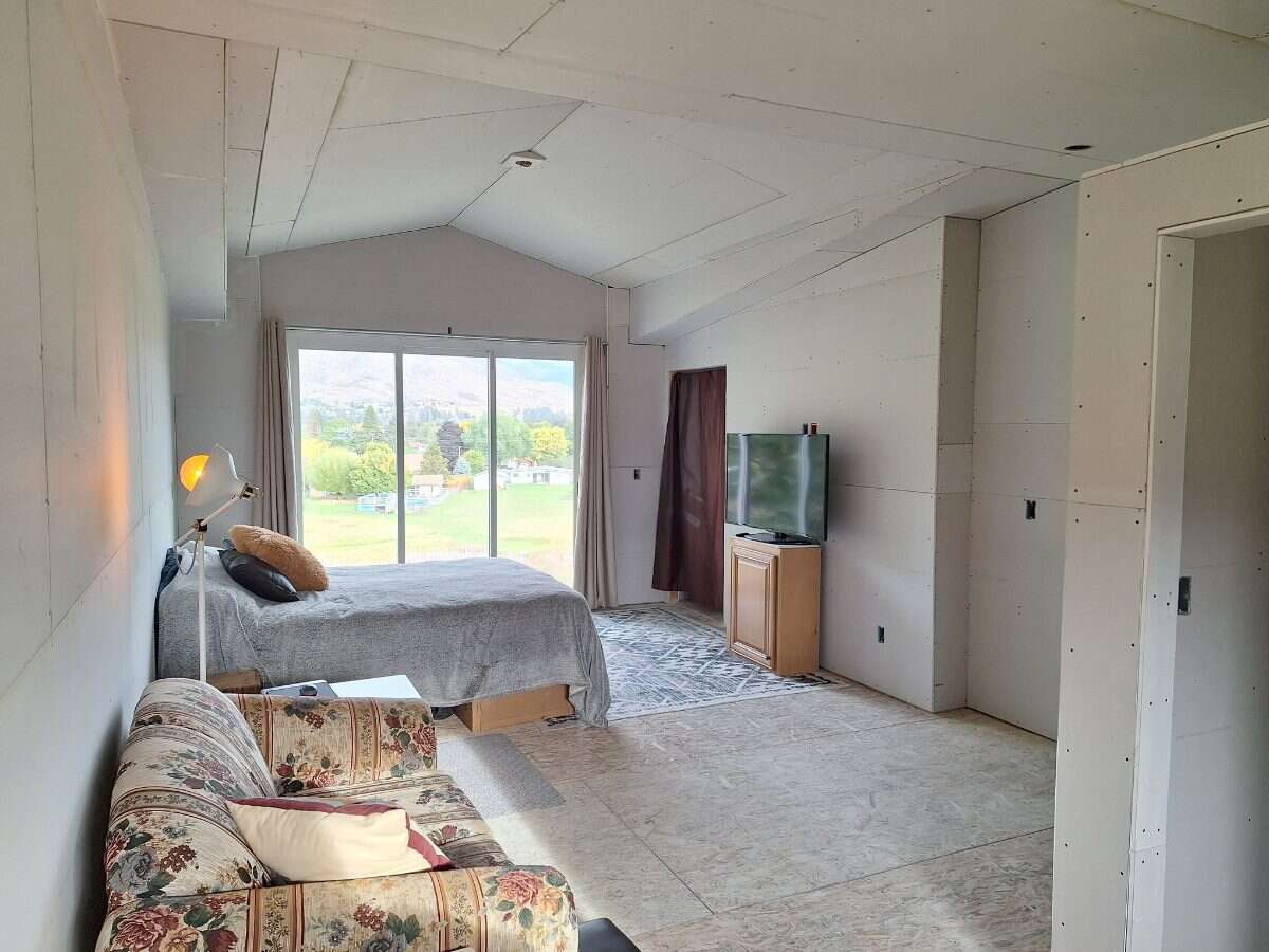 Premium Location! Rental Suite Income!
