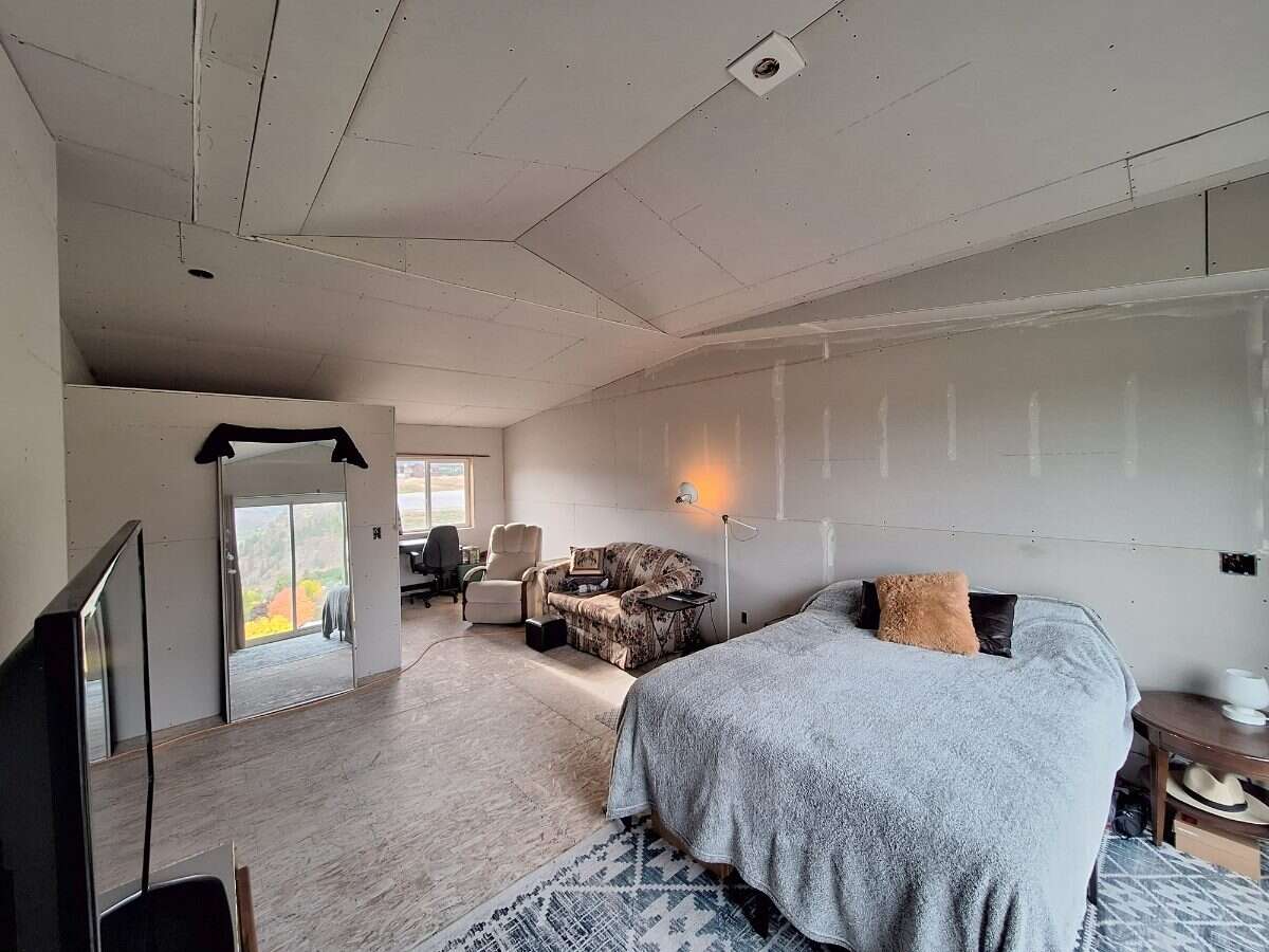 Premium Location! Rental Suite Income!