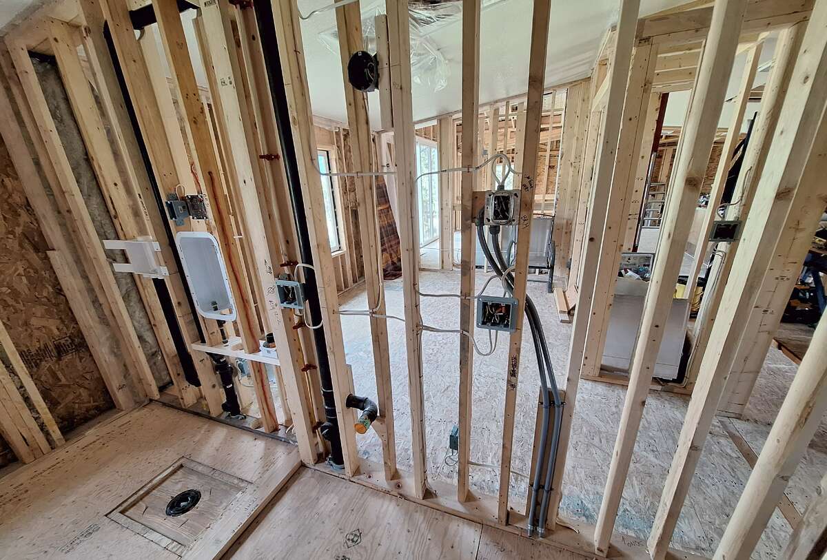 Services for laundry and main bathroom. Safety drain under washing machine.