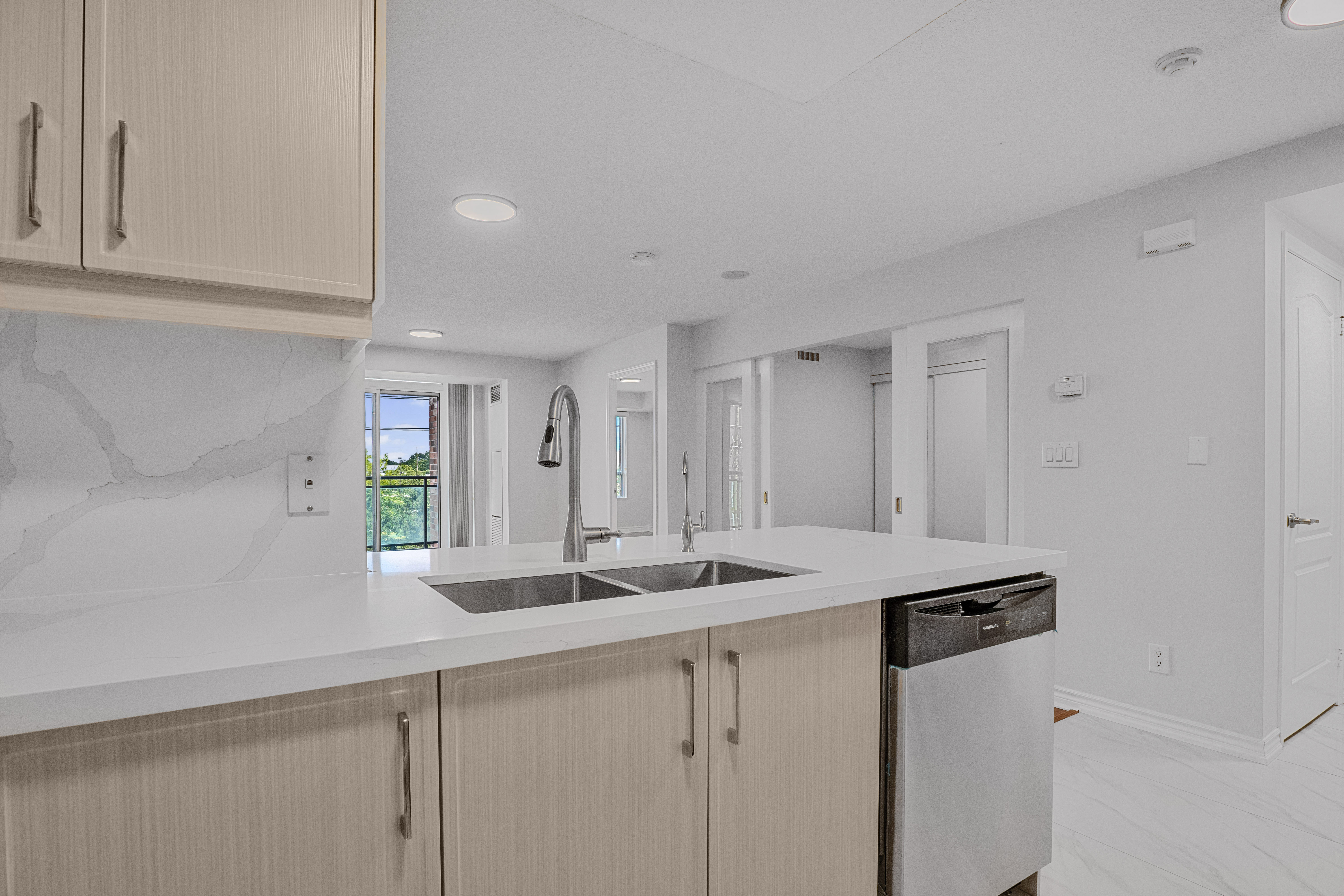 Mon Sheong Court · 2 Bed + Den · 1,120 sq feet