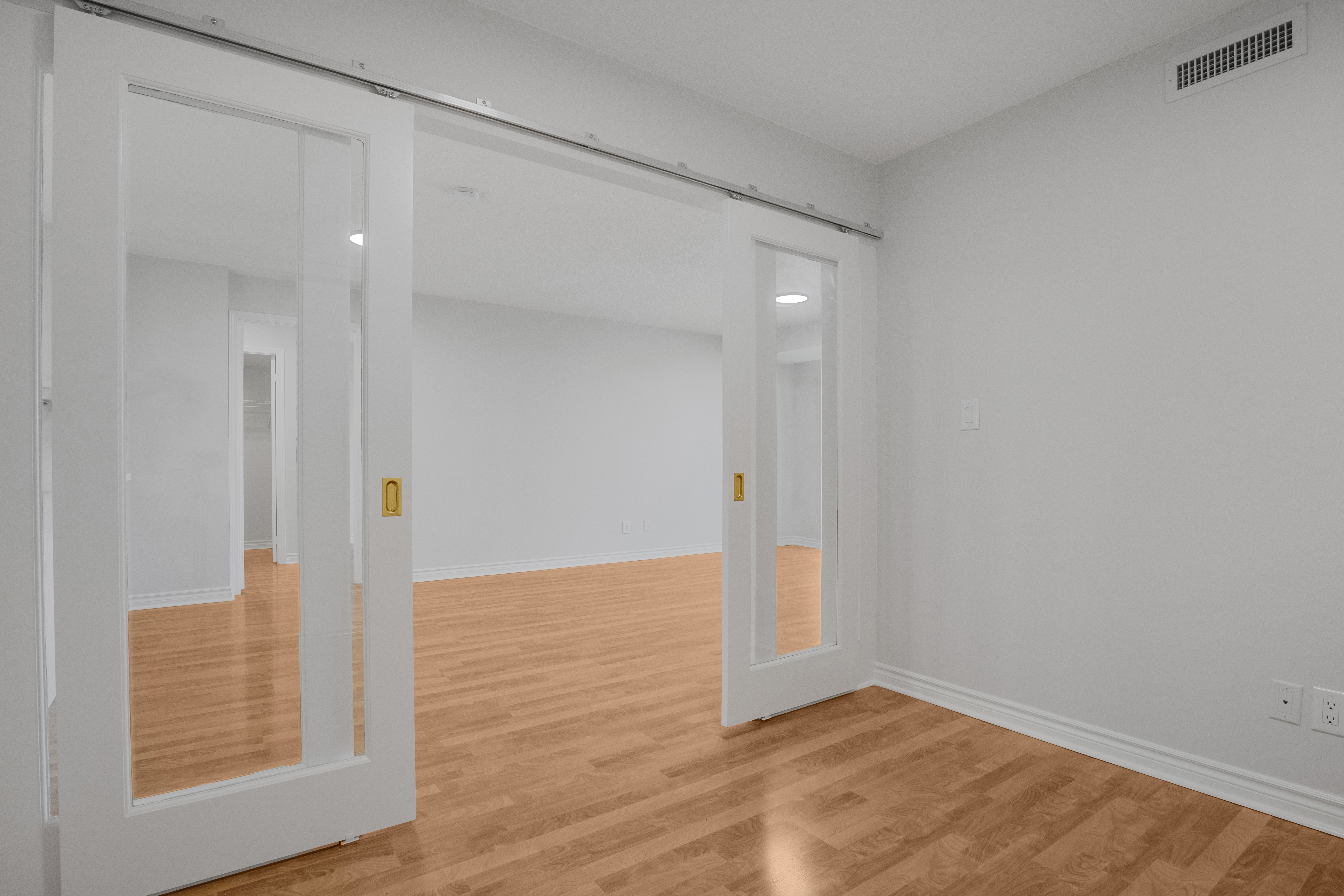 Mon Sheong Court · 2 Bed + Den · 1,120 sq feet