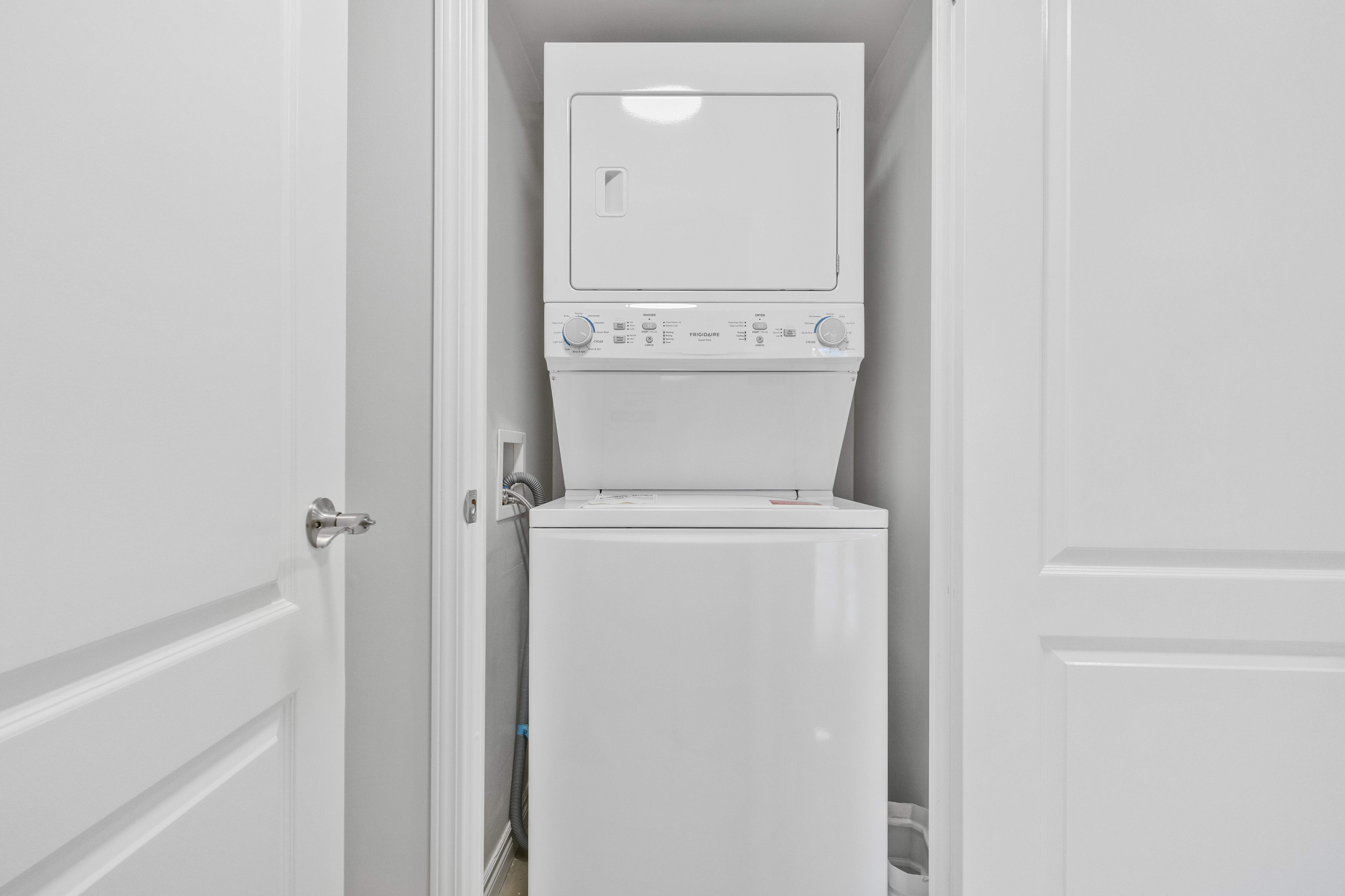 Mon Sheong Court · 2 Bed + Den · 1,120 sq feet