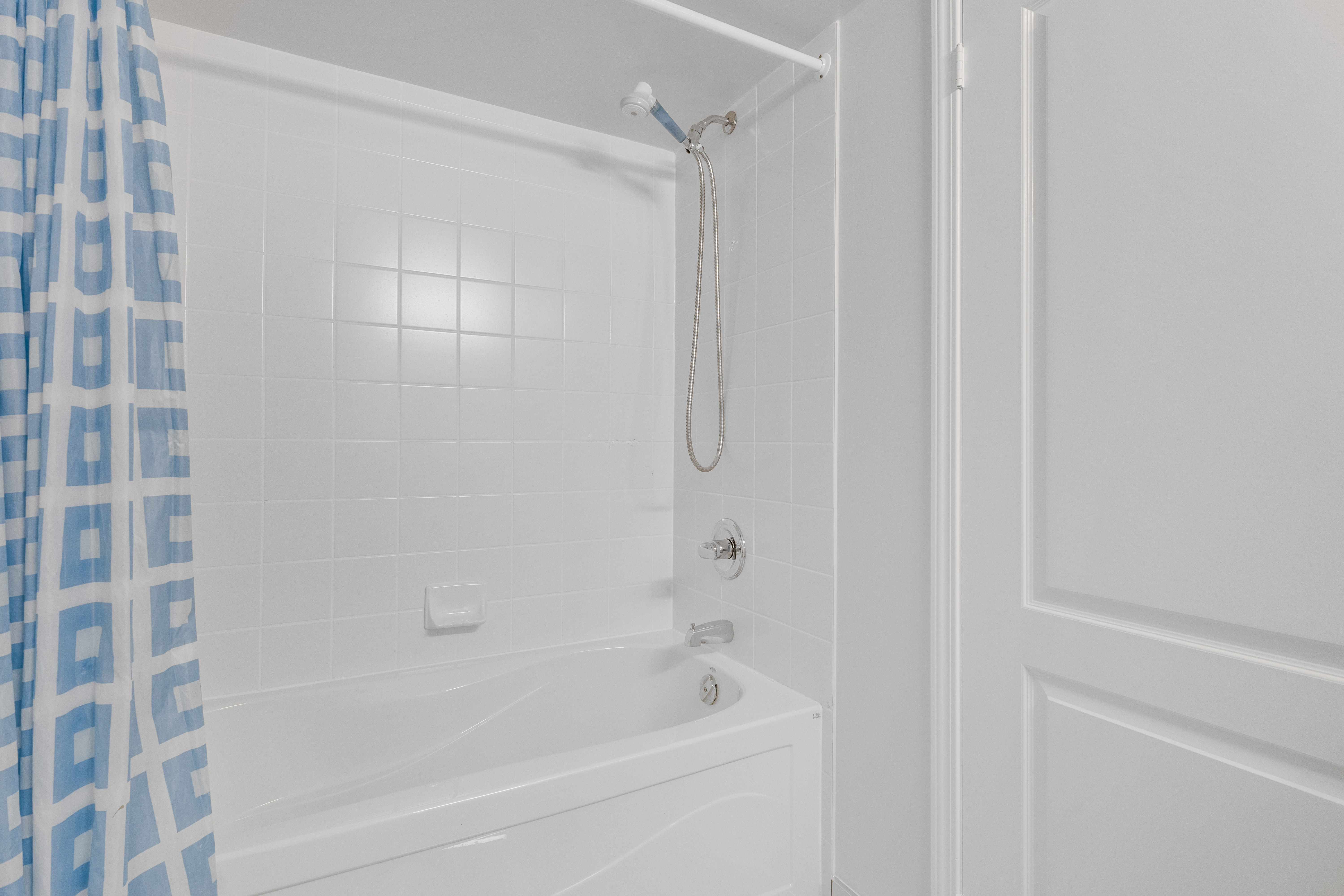 Mon Sheong Court · 2 Bed + Den · 1,120 sq feet