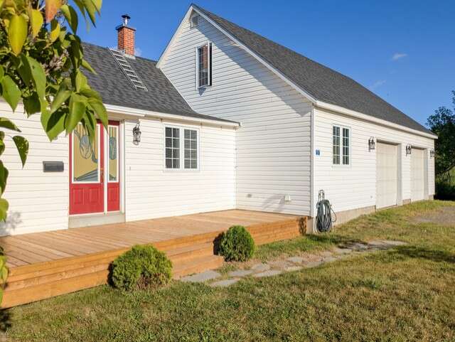 Waterfront country home with in-law suite/rental