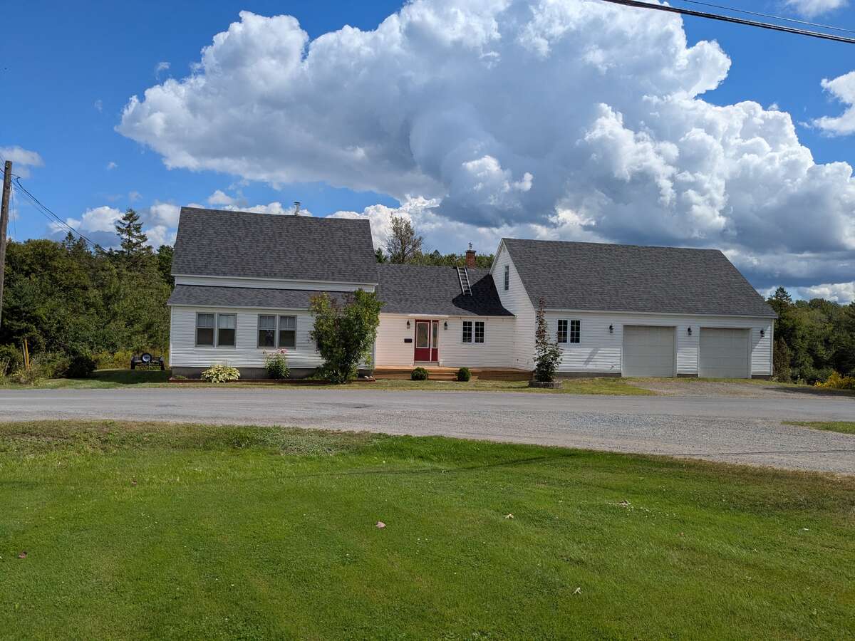 Waterfront country home with in-law suite/rental