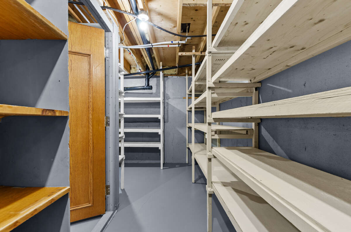 Waterfront country home with in-law suite/rental