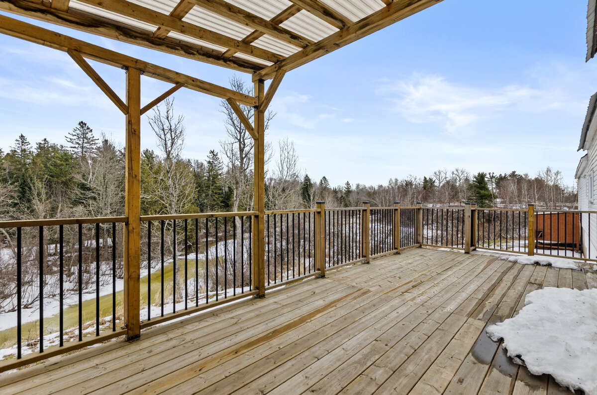 Waterfront country home with in-law suite/rental