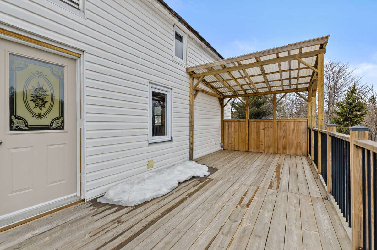 Waterfront country home with in-law suite/rental