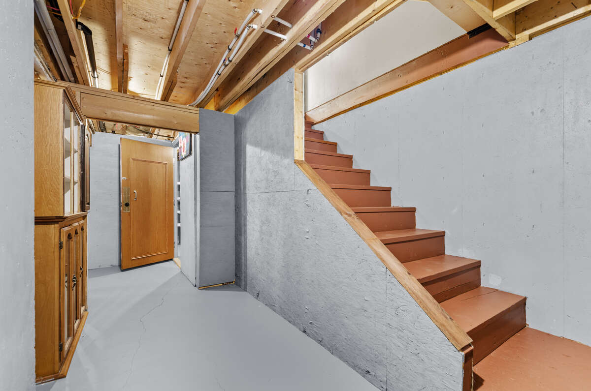 Waterfront country home with in-law suite/rental