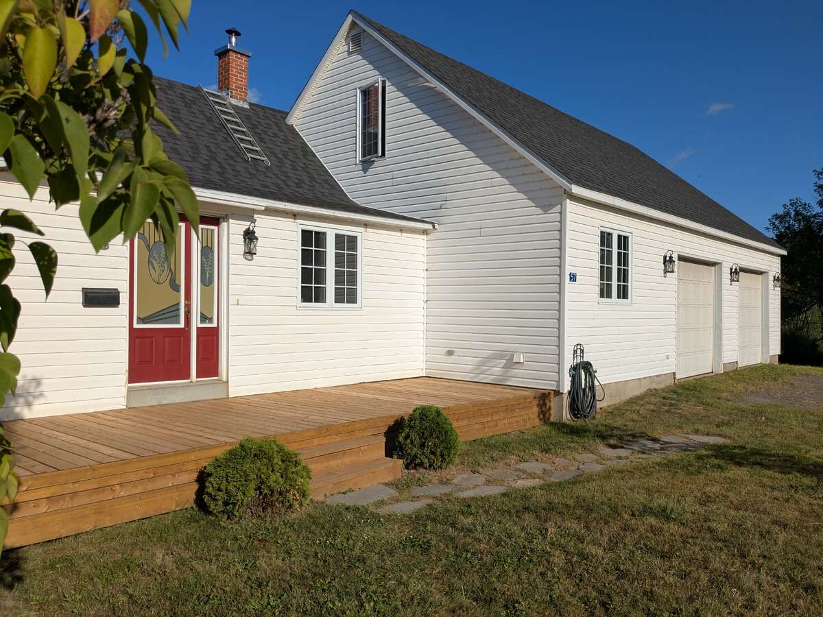 Waterfront country home with in-law suite/rental