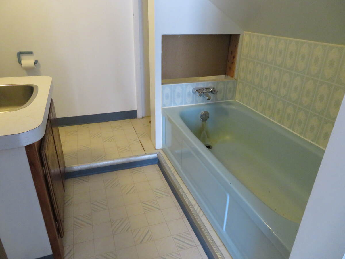 Upper Bathroom