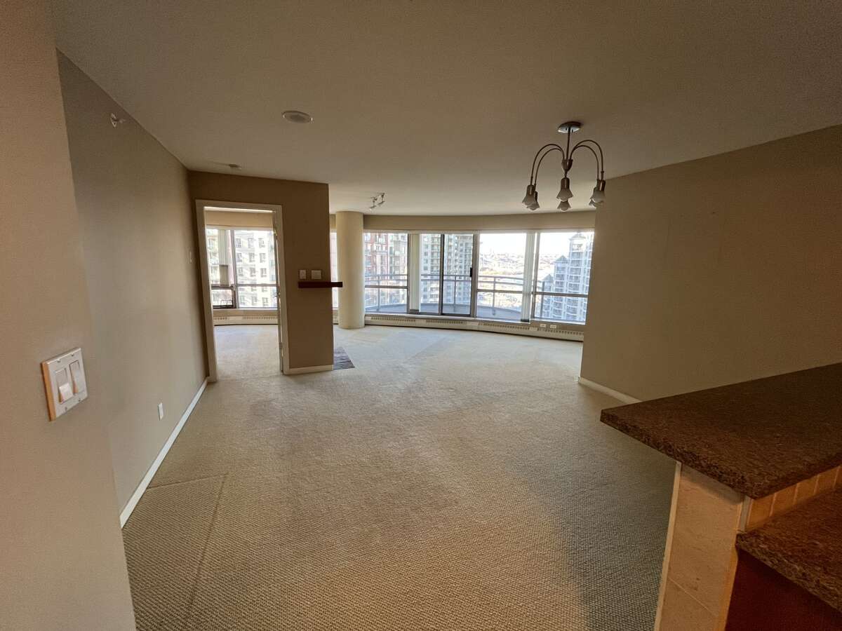 Open kitchen, dining and living floor plan