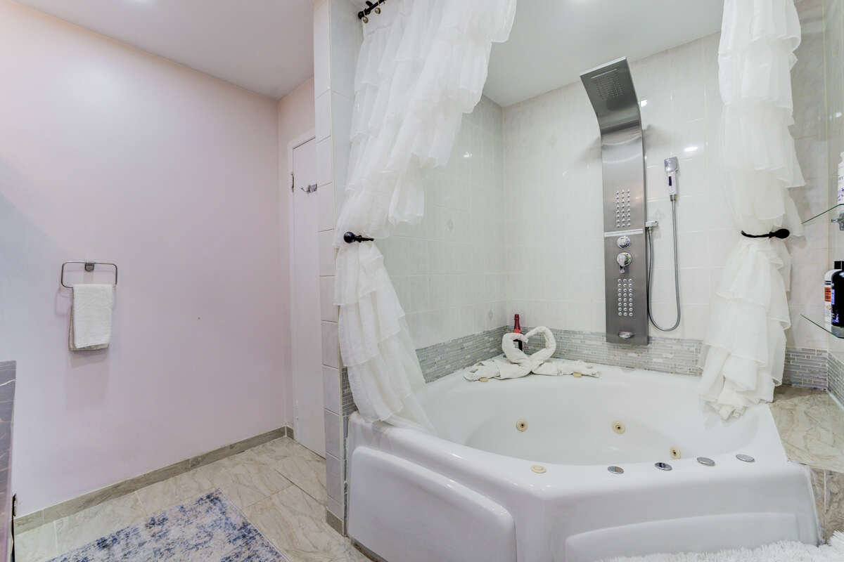 Jacuzzi Tub + Shower