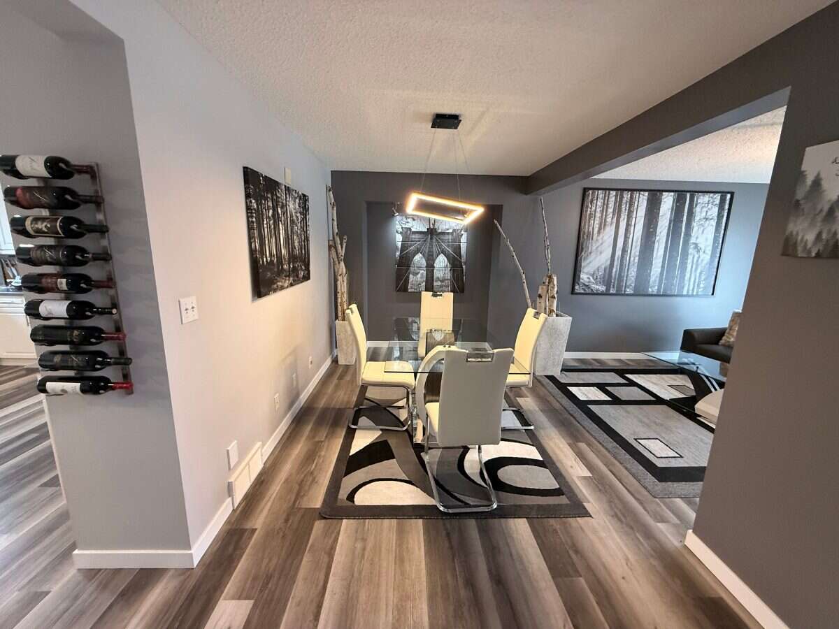 Winnipeg’s Sought-after Whyteridge Neighbourhood!