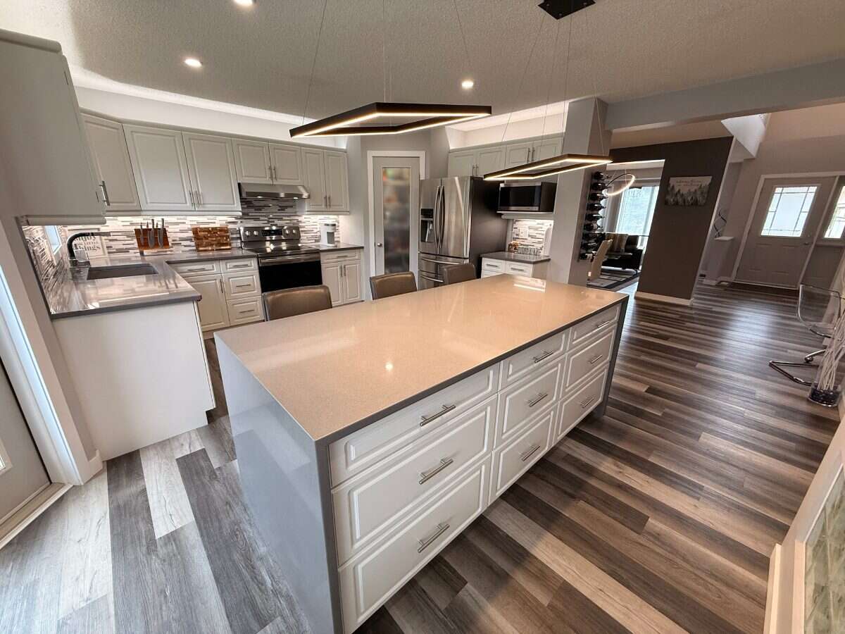 Winnipeg’s Sought-after Whyteridge Neighbourhood!