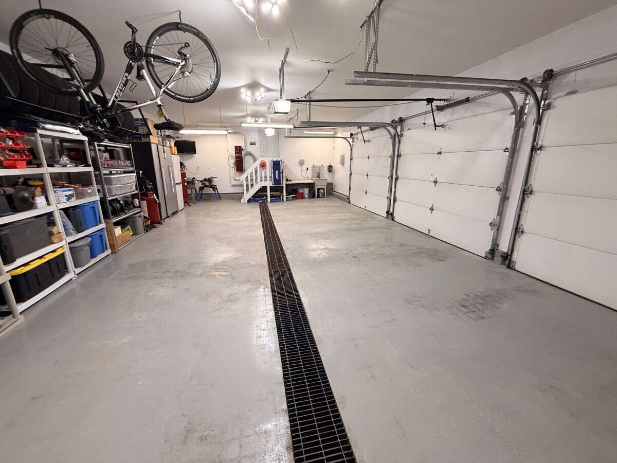 Winnipeg’s Sought-after Whyteridge Neighbourhood!