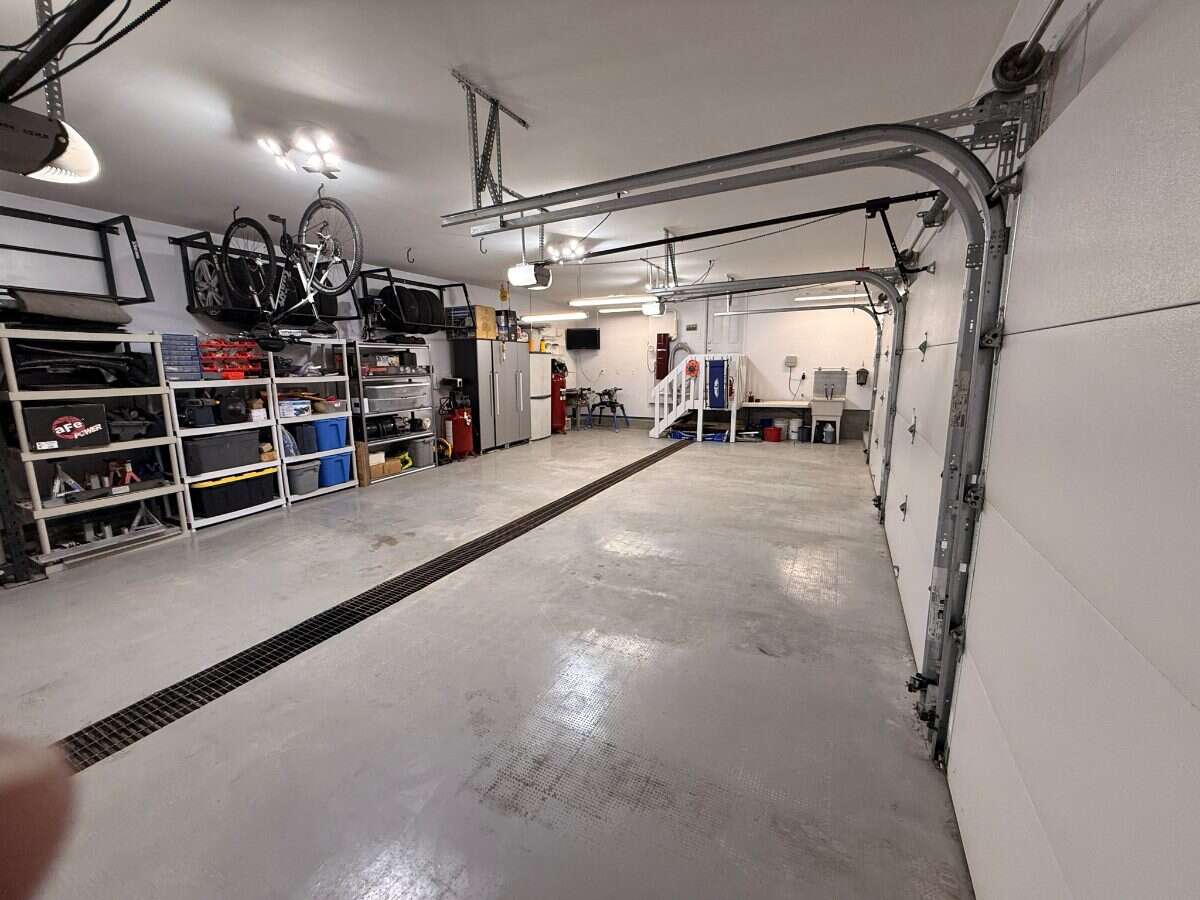 Winnipeg’s Sought-after Whyteridge Neighbourhood!