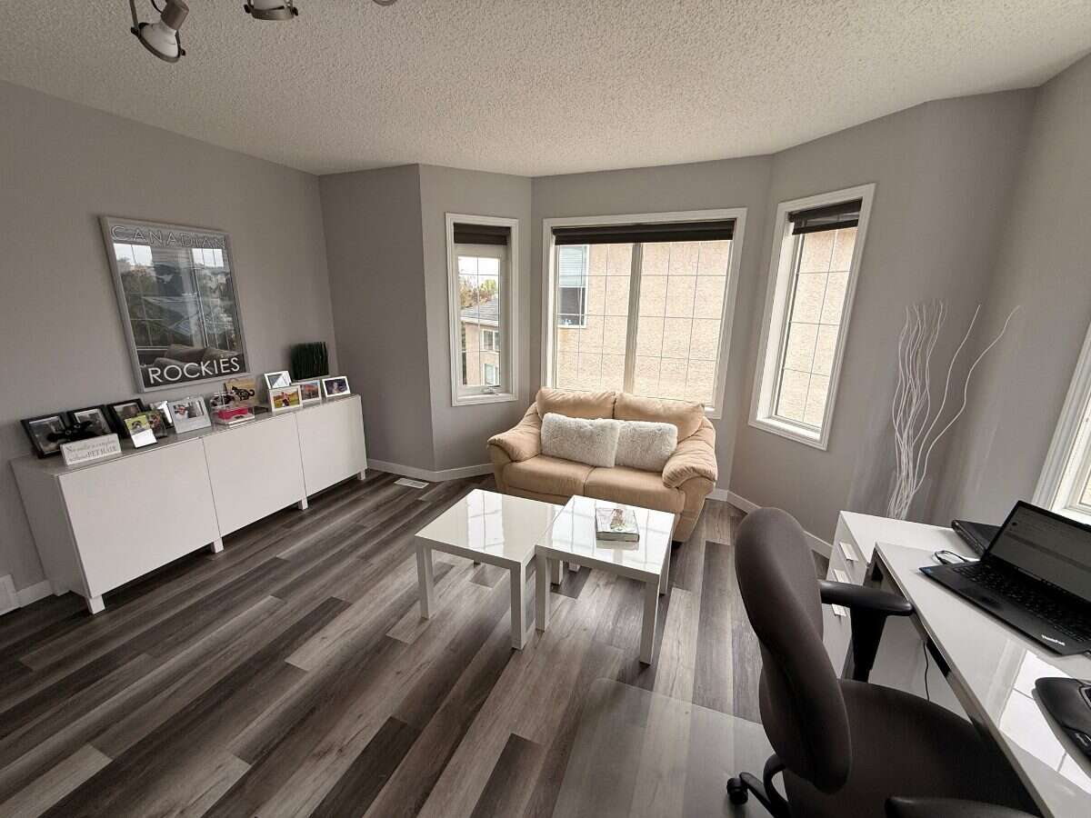 Winnipeg’s Sought-after Whyteridge Neighbourhood!