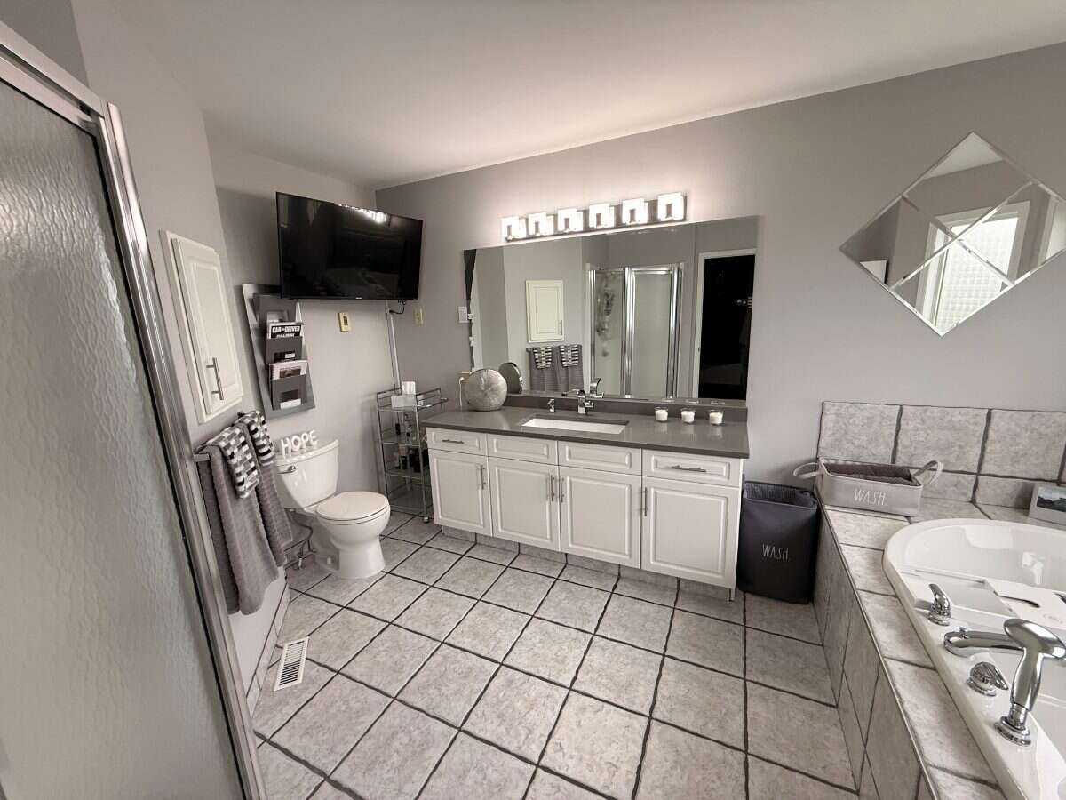 Winnipeg’s Sought-after Whyteridge Neighbourhood!