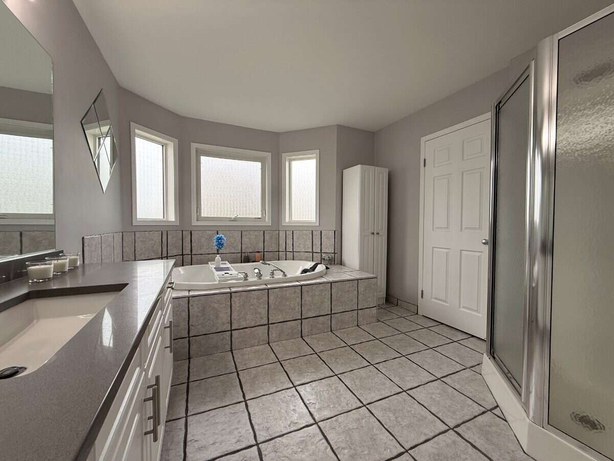 Winnipeg’s Sought-after Whyteridge Neighbourhood!
