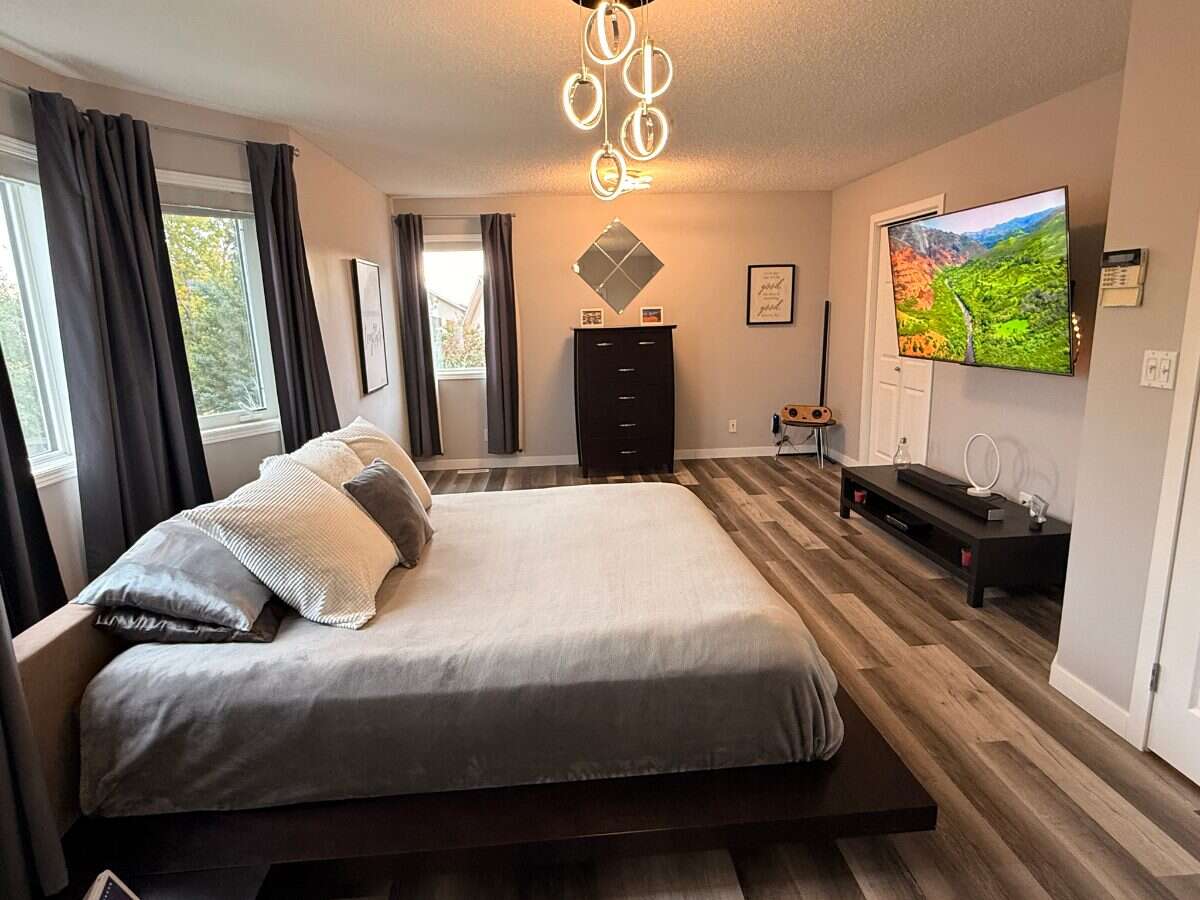 Winnipeg’s Sought-after Whyteridge Neighbourhood!