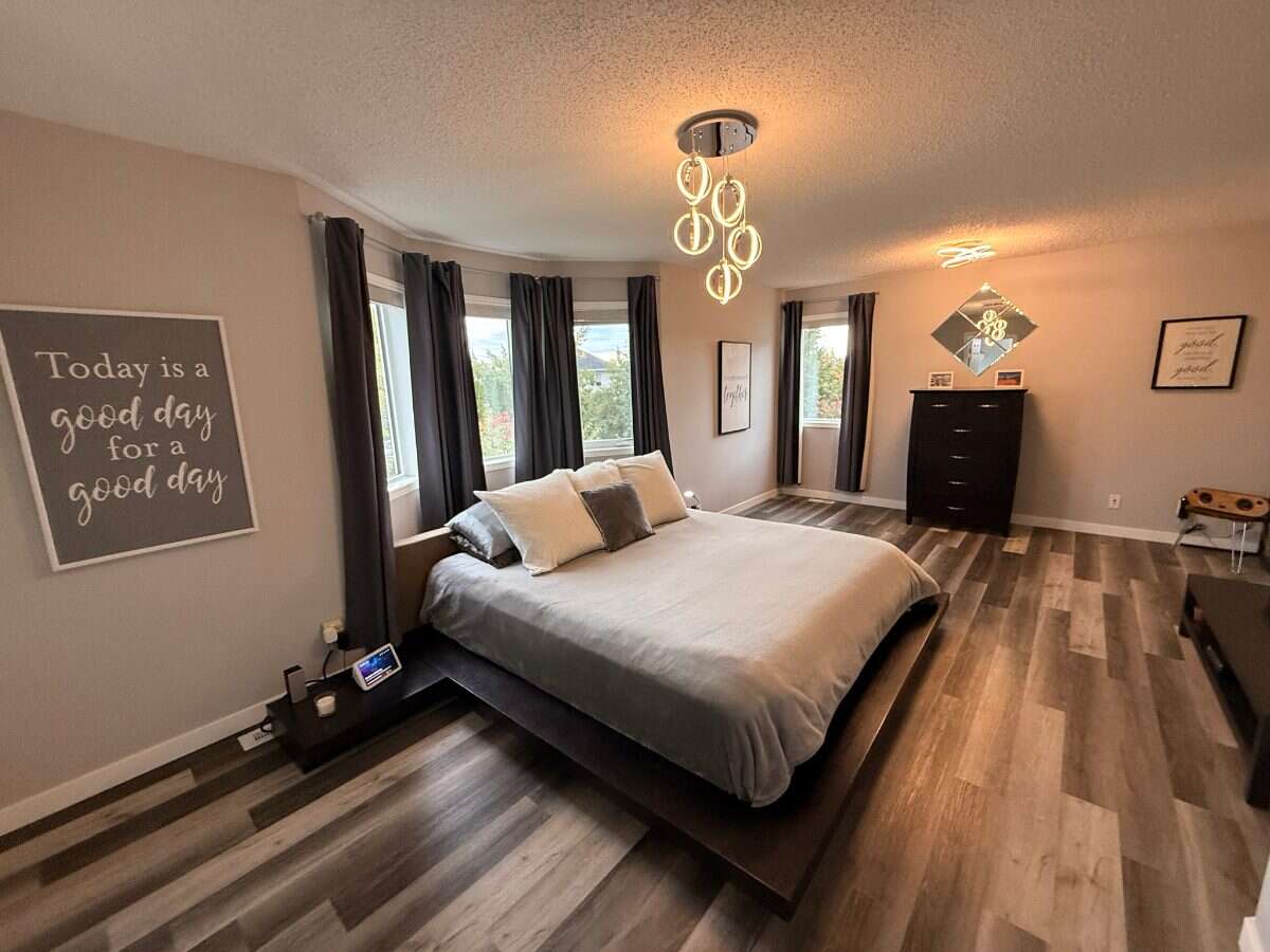 Winnipeg’s Sought-after Whyteridge Neighbourhood!