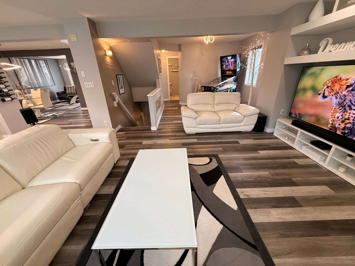 Winnipeg’s Sought-after Whyteridge Neighbourhood!