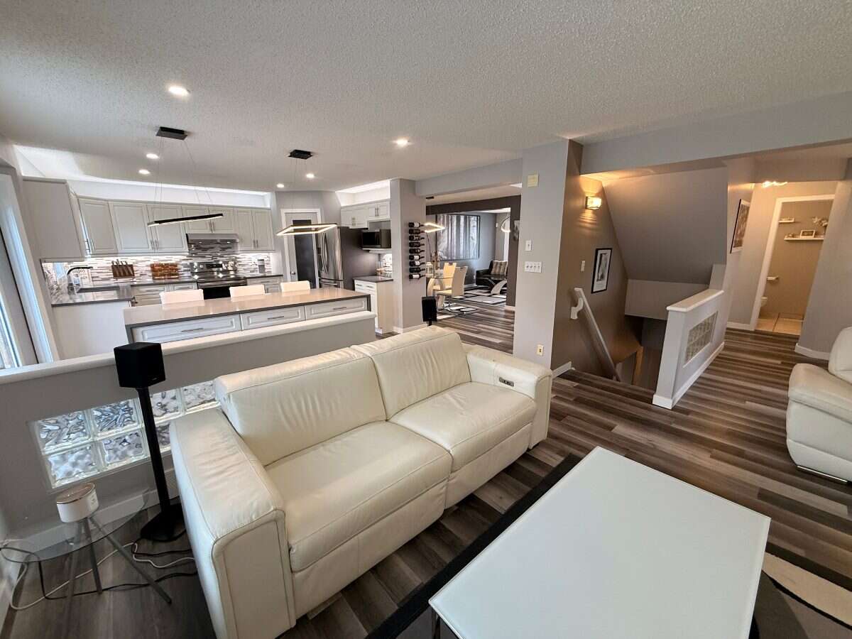 Winnipeg’s Sought-after Whyteridge Neighbourhood!