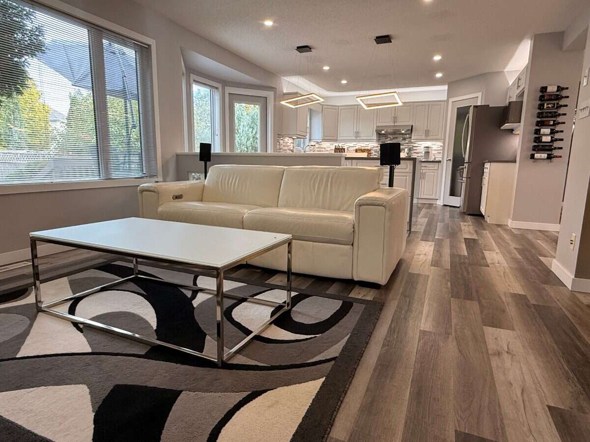 Winnipeg’s Sought-after Whyteridge Neighbourhood!