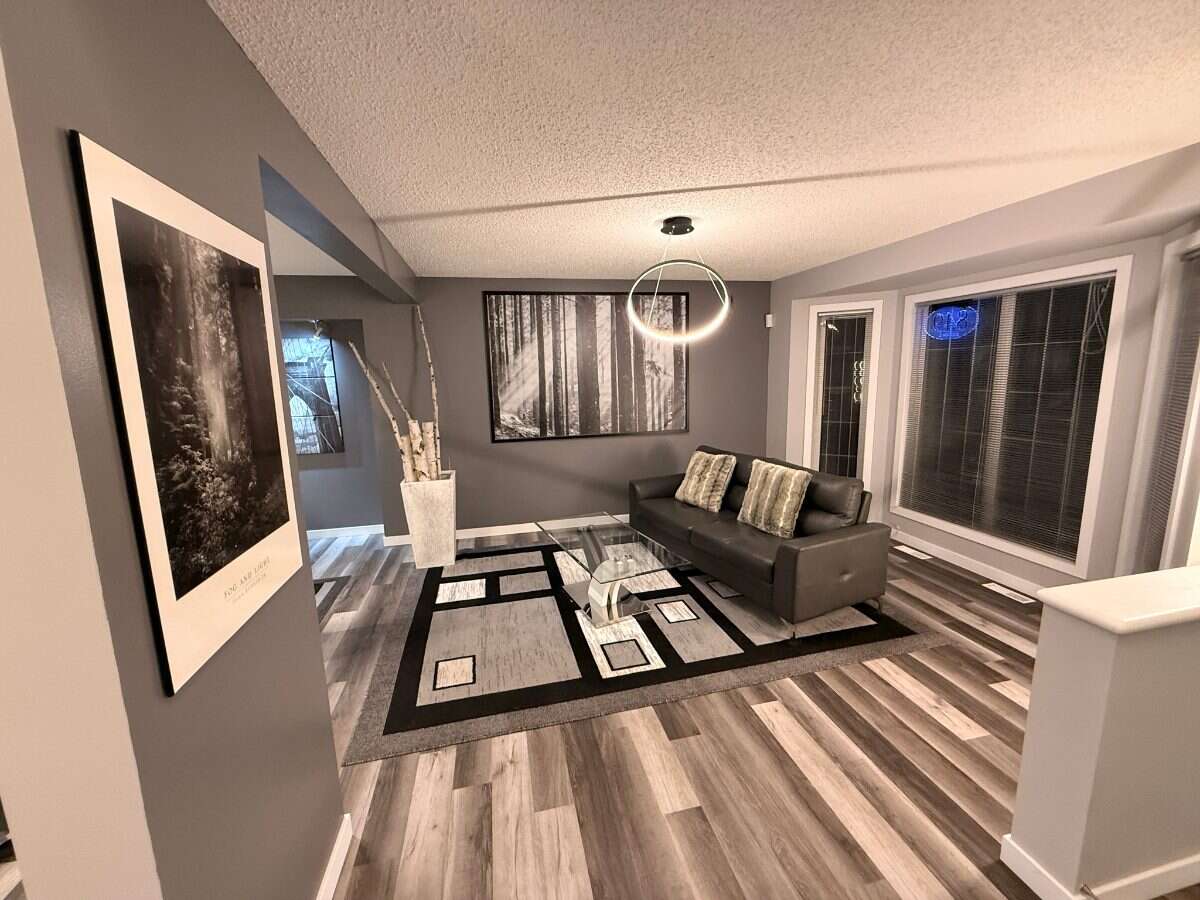 Winnipeg’s Sought-after Whyteridge Neighbourhood!